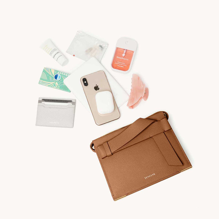 8 Travel Essentials For Women On The Go - Senreve